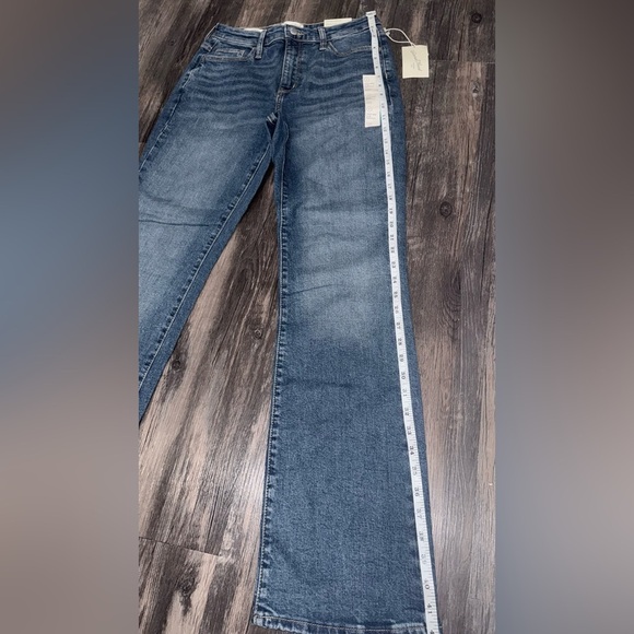 Universal Thread Medium Blue High Rise Jeans - Picture 6 of 10